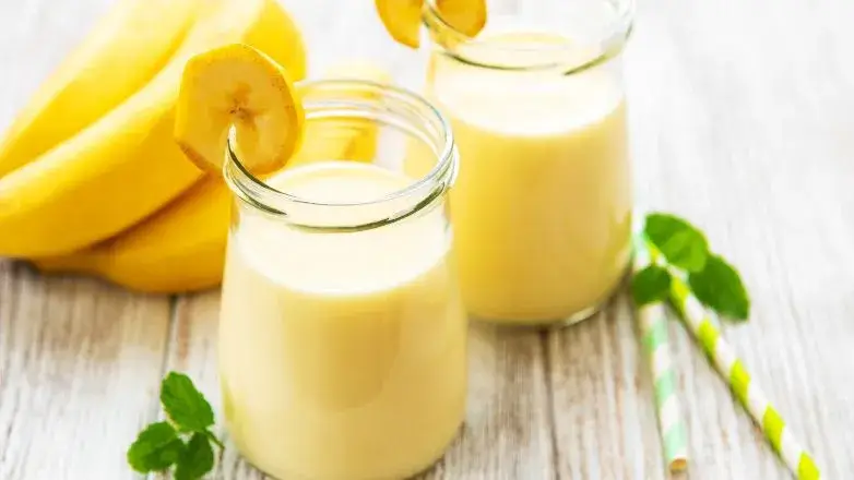 showing-delicious-sweet-banana-smoothie